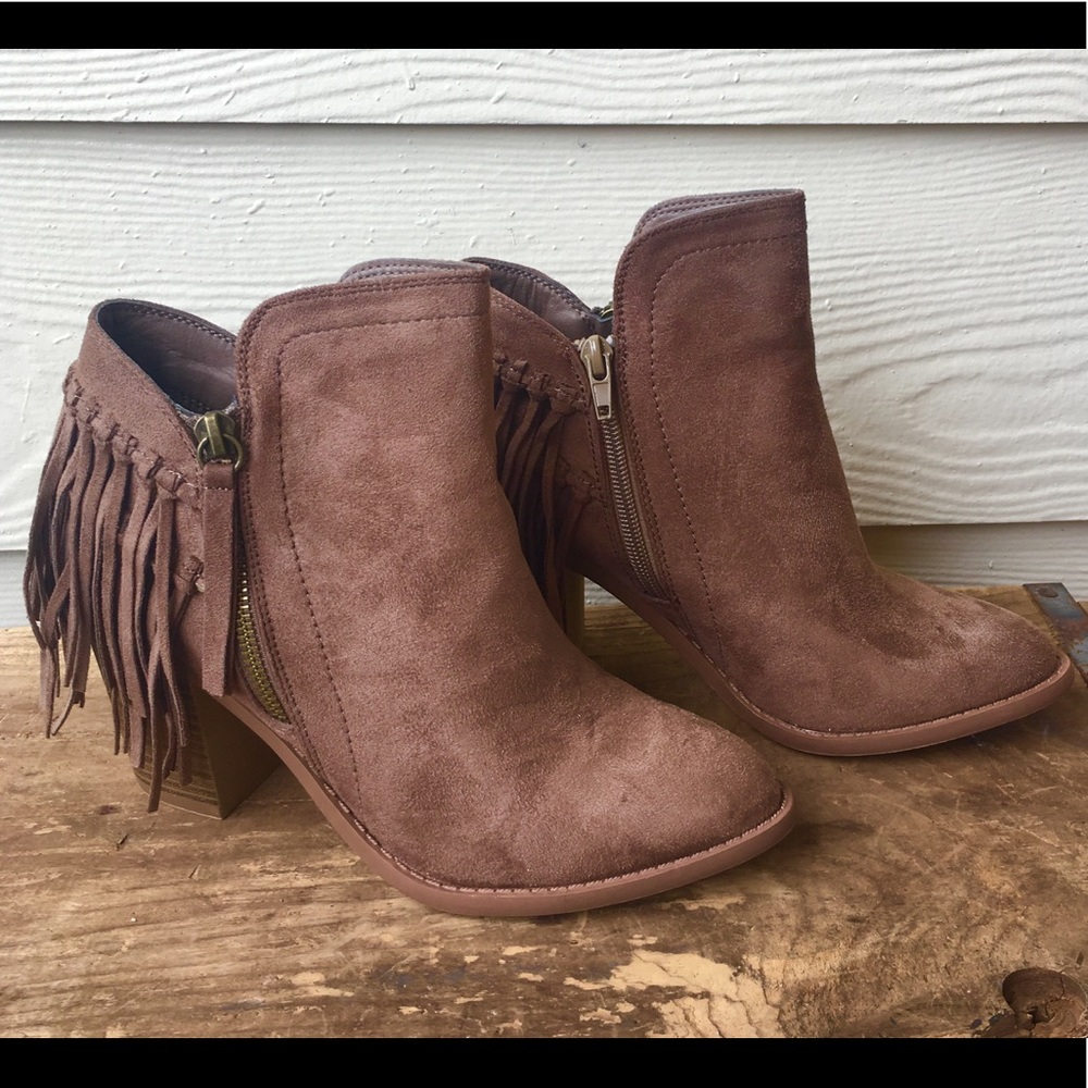 Ankle Boots with fringe